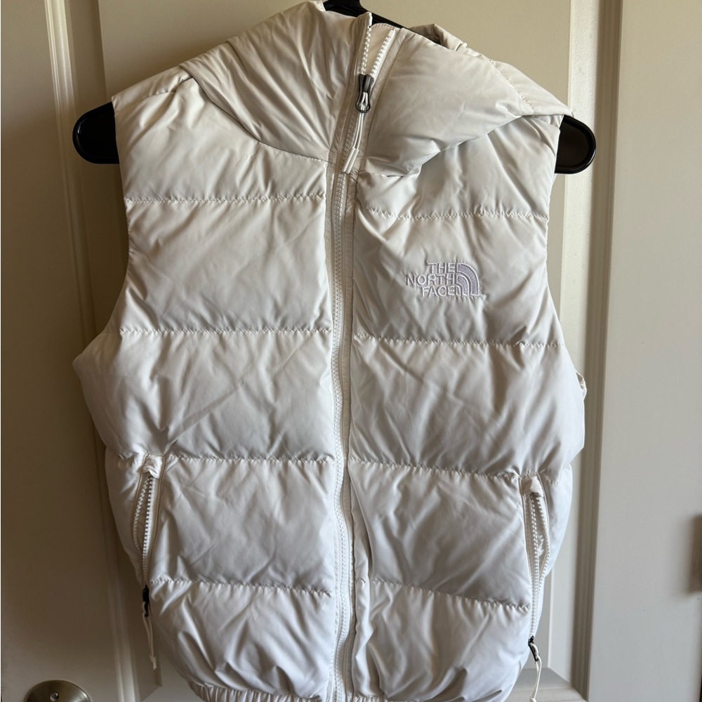NWOT: Women’s North Face Hydrenalite vest